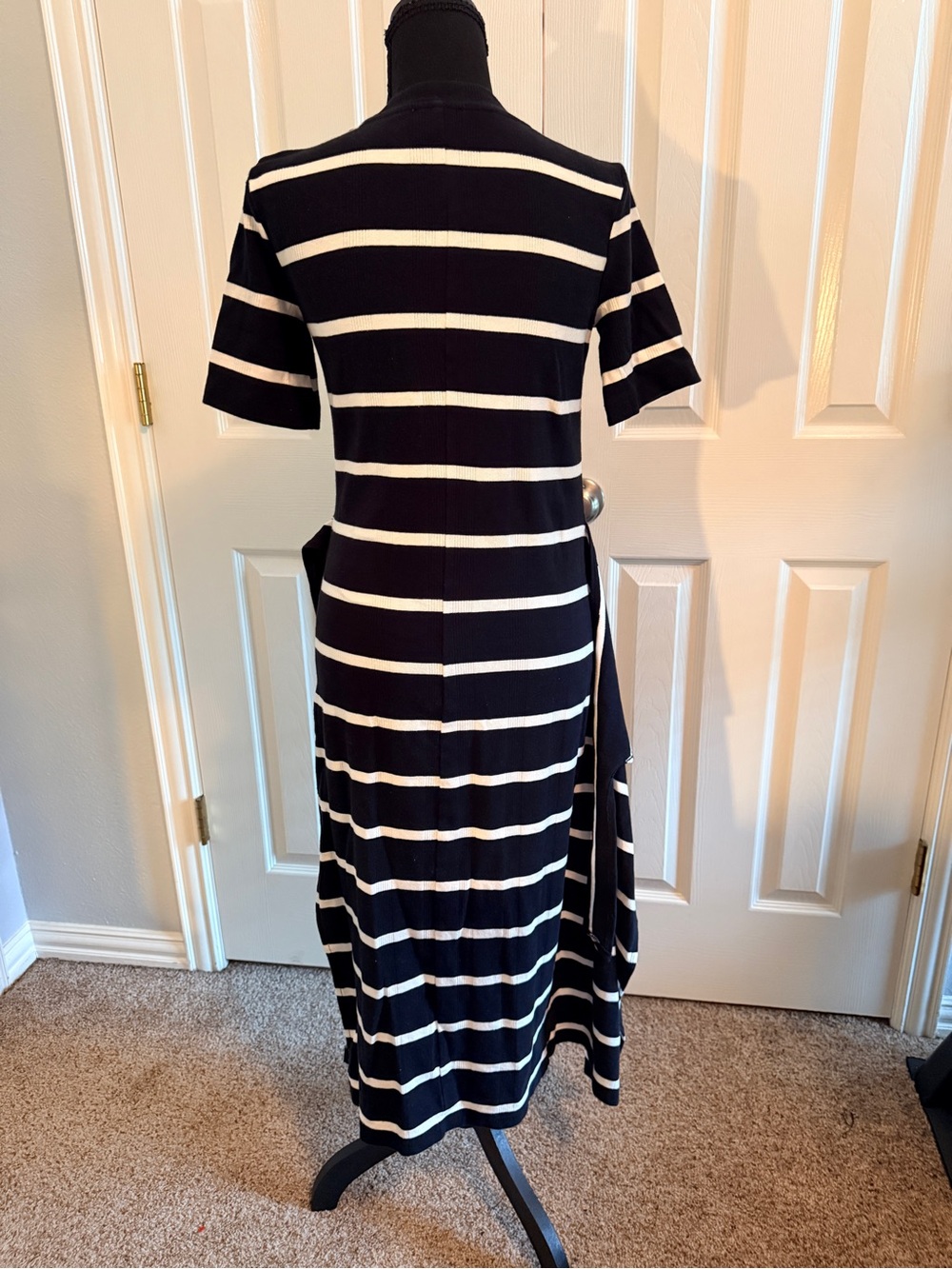 Evereve Black & White Striped Tie-Waist Midi Dress - Picture 5 of 9